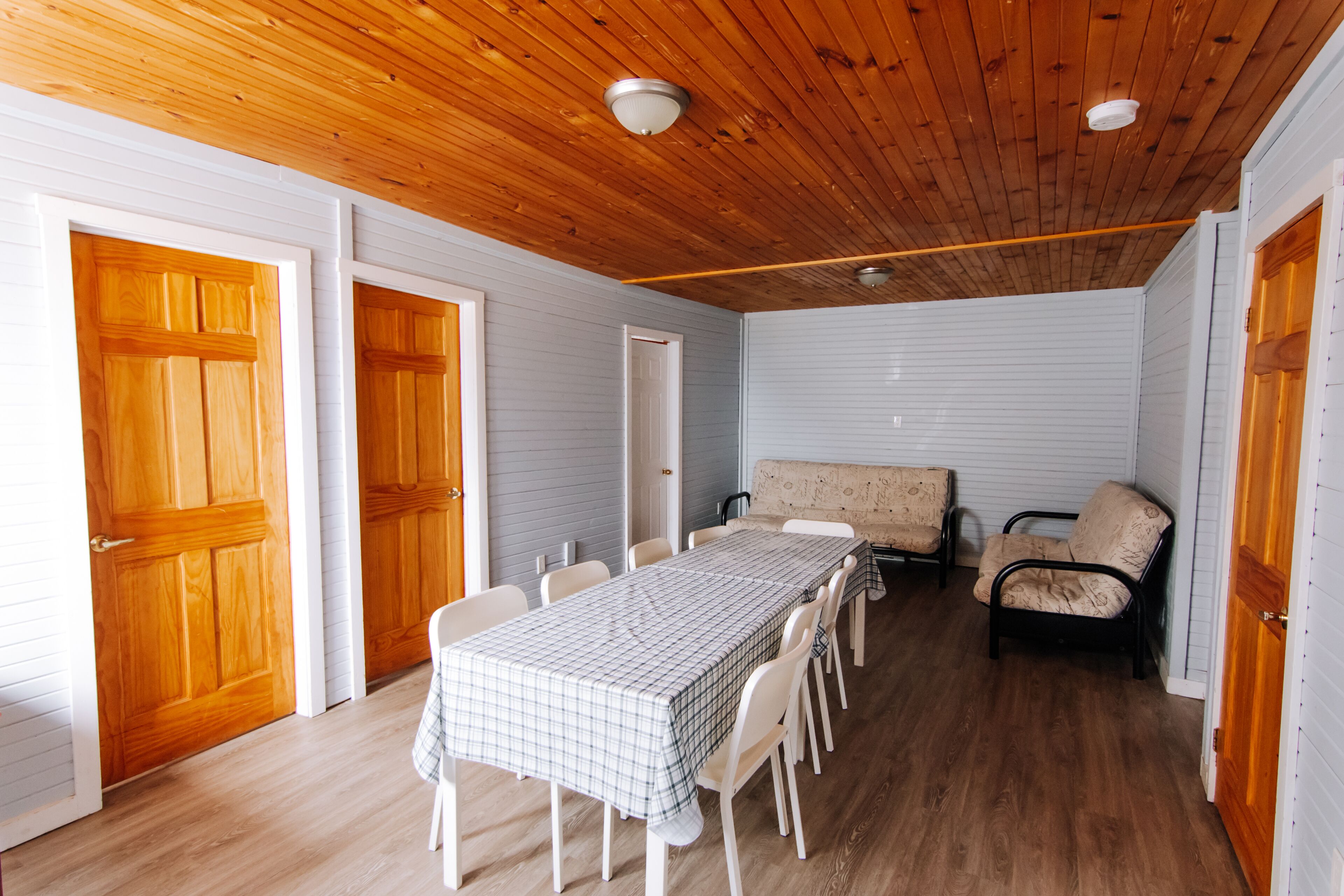 Beachfront Cottage In Wasaga Beach - Sandpiper Beach Resort - Cottage # 10 - Wasaga Beach