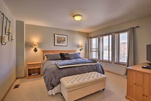 2 bedrooms, iron/ironing board, Internet, bed sheets - Pet-Friendly Fraser Condo w/ Community Hot Tub (Fraser)
