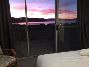 2 bedrooms, iron/ironing board, free WiFi, bed sheets - Heated outdoor pool . 25min from Bicheno and St Helens  . (Four Mile Creek)