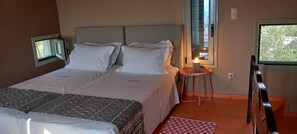 3 soverom, skrivebord, strykejern/-brett og wi-fi (inkludert)