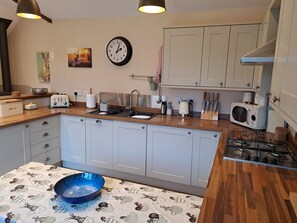 冰箱、微波炉、烤箱、炉灶