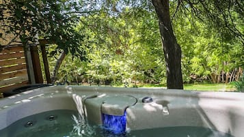 Bain à remous extérieur