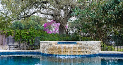 Downtown Retreat Alone at Last | King Bed | Walk to Main | Shared Pool