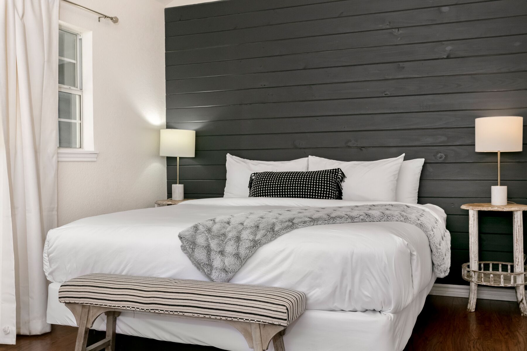 Fer et planche à repasser, Wi-Fi gratuit, draps fournis