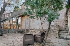 Terrace/patio - Itz Inn Back Privacy Suite | Sleeps 2 | Next to Hondo's On Main Street (Fredericksburg)