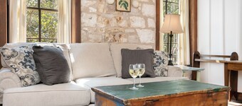 Itz Inn Back Privacy Suite | Sleeps 2 | Next to Hondo's On Main Street