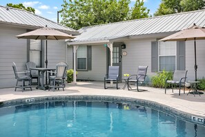 Pool - Main Street Retreat Pensive Parakeet | King Bed | Shared Hot Tub/Pool Access (Fredericksburg)