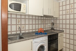 Fridge, microwave, oven, coffee/tea maker