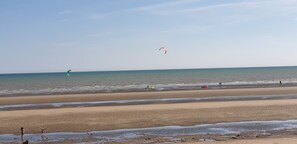 Una spiaggia nelle vicinanze