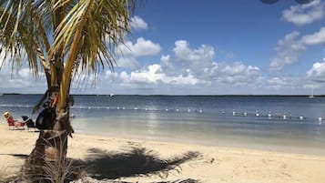 Beach nearby, sun loungers, beach towels