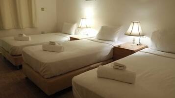 Standard Triple Room | Minibar, in-room safe, individually decorated, individually furnished