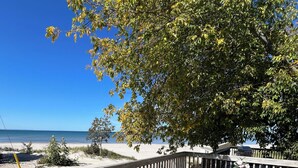 Outdoor dining - BEACHFRONT COTTAGE IN WASAGA BEACH - SANDPIPER BEACH RESORT - COTTAGE # 8 (Wasaga Beach)