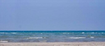 BEACHFRONT COTTAGE IN WASAGA BEACH - SANDPIPER BEACH RESORT - COTTAGE # 8