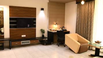 Elite Room | 1 bedroom, minibar, in-room safe, desk