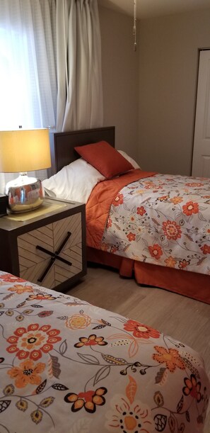 2 Schlafzimmer, Zimmersafe, BĂŒgeleisen/BĂŒgelbrett, WLAN