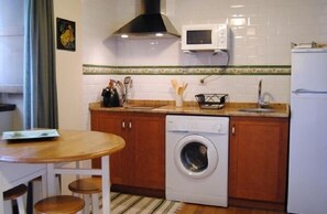 Fridge, microwave, stovetop, dishwasher - Rural apartments Ca Lulón - LA CHOURIA (3 people) (Tineo)