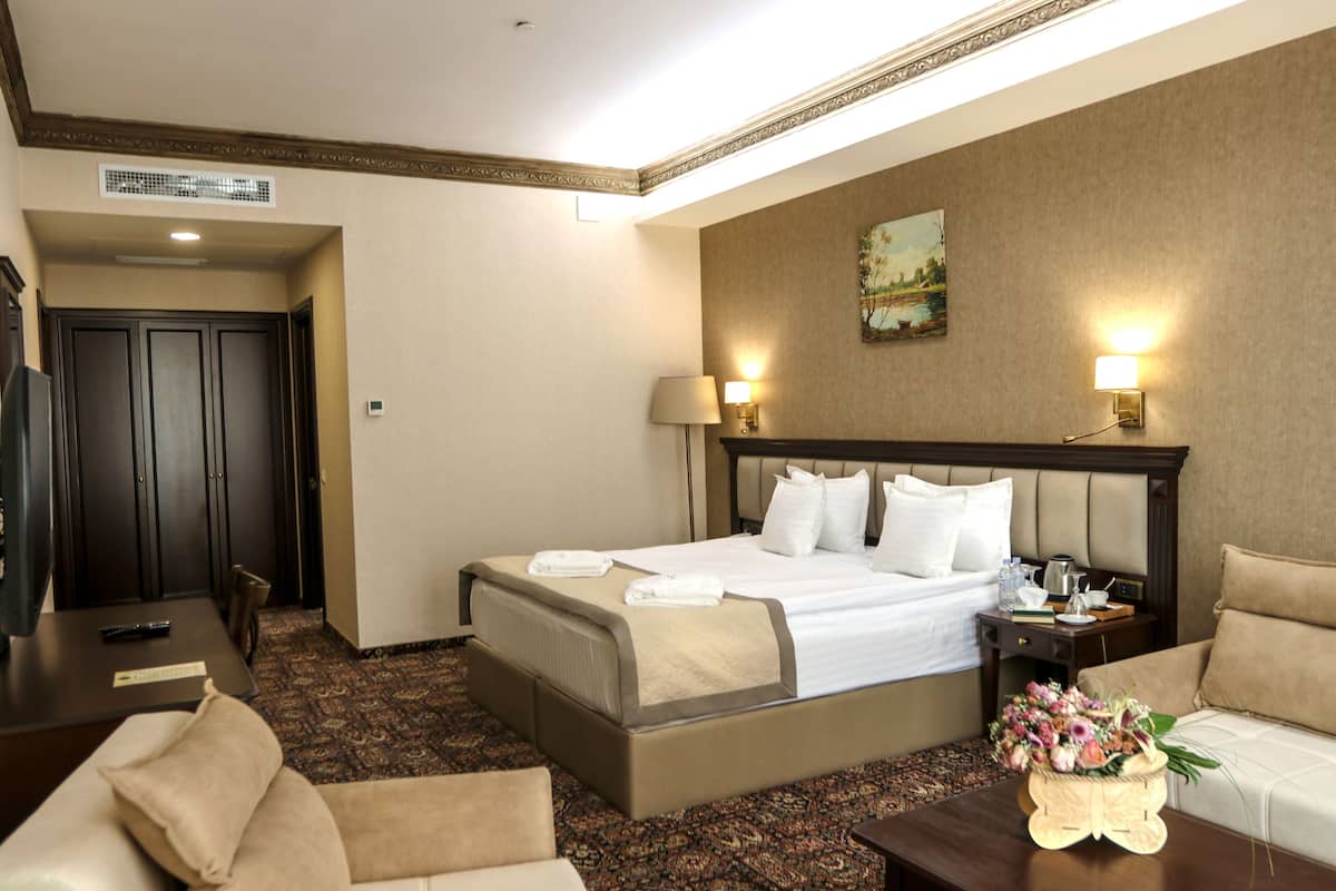 Family Triple Room | Premium bedding, minibar, in-room safe, laptop workspace