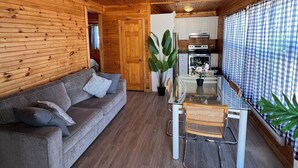 Unclassified image, 5 of 16, button - BEACHFRONT COTTAGE IN WASAGA BEACH - SANDPIPER BEACH RESORT - COTTAGE # 2 (Wasaga Beach)