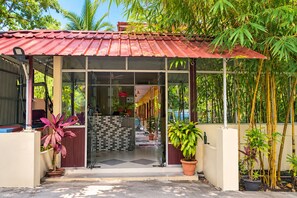 Mặt tiền nơi lưu trú