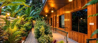 Hotel Golden Pebble
