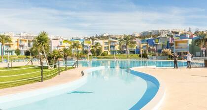 **Wide Penthouse Marina resort club + pool view**