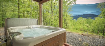 🍁 Huckleberry Cabin - wifi, Fireplace,  fire pit, VIEWS! Only 3 miles To Helen!