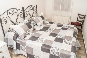 6 室のベッドルーム、アイロン / アイロン台、旅行用ベビーベッド、WiFi (無料)