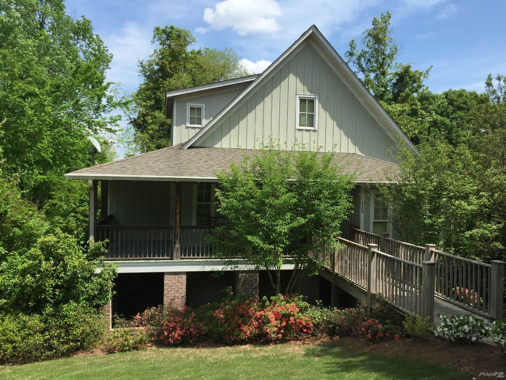 Five bedroom home on quiet cul-de-sac in town! 