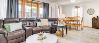 UUSI! Cedar Home w / Fire Pit & Grill ~ 3 Mi järvien rannalle