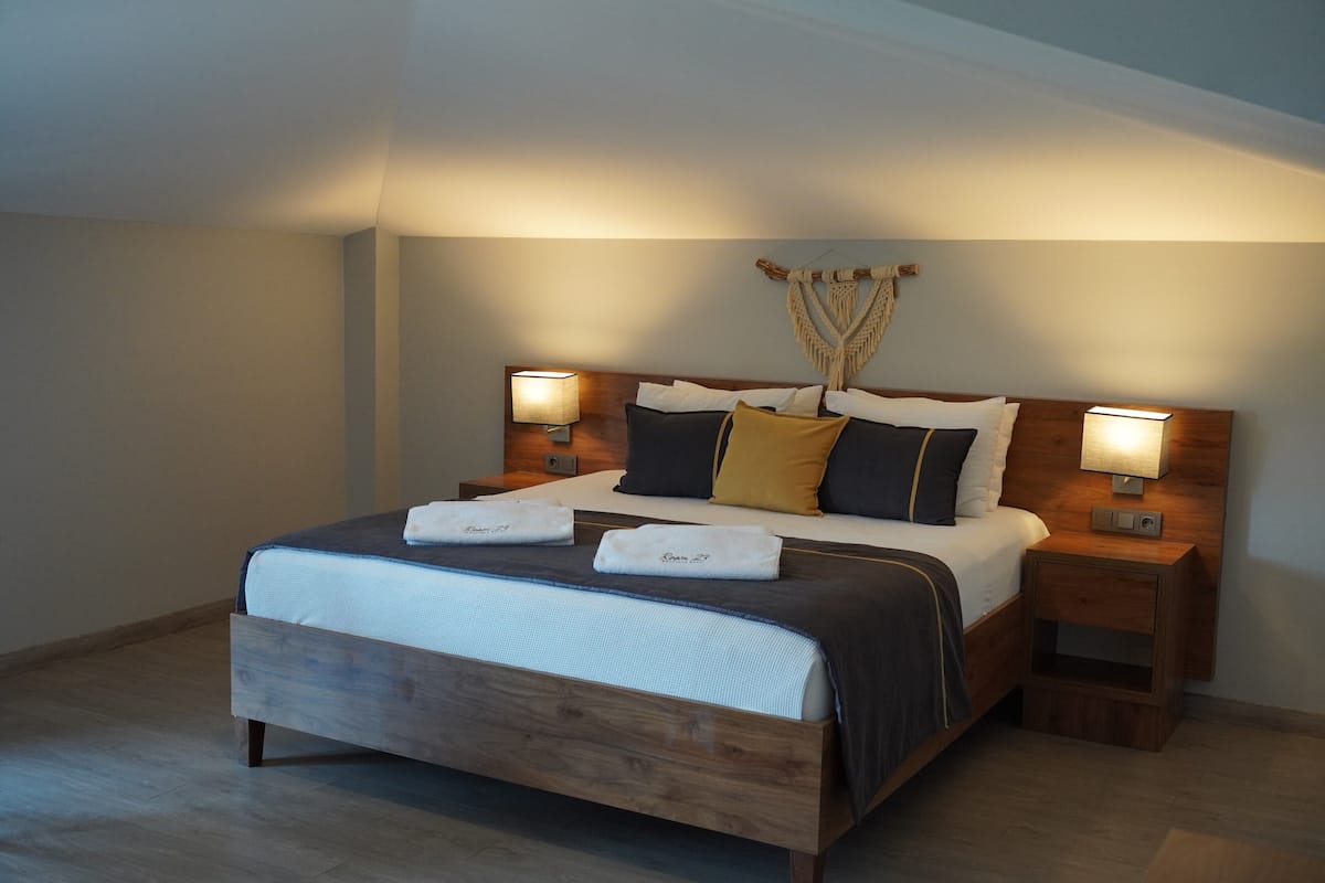 Familienzimmer, Stadtblick | Hochwertige Bettwaren, Minibar, Verdunkelungsvorhänge