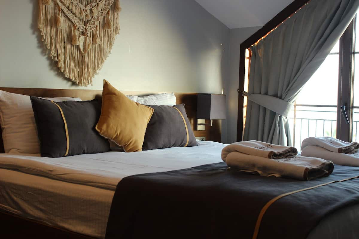 Deluxe-Zimmer, Meerblick | Hochwertige Bettwaren, Minibar, Verdunkelungsvorhänge
