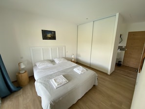 4 bedrooms, iron/ironing board, travel crib, free WiFi