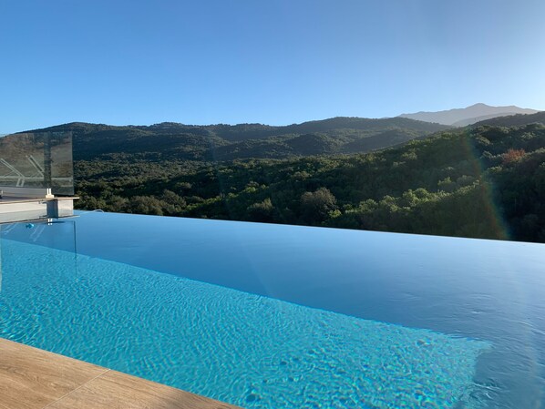 Piscine extérieure, piscine chauffée