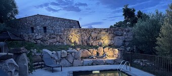 House sheep style equipped, air-conditioned, three bedrooms, with pool