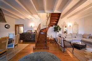 Interior - Character house with a pool in the middle of a historic village (Beauvais-sur-Matha)