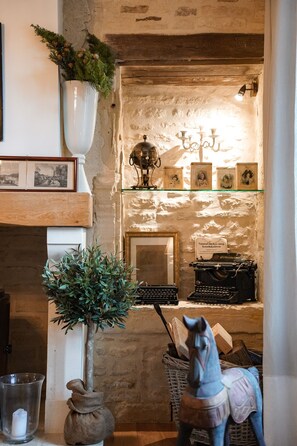 Interior - Character house with a pool in the middle of a historic village (Beauvais-sur-Matha)