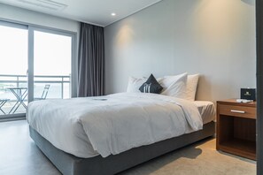 In-room safe, blackout curtains, free WiFi, bed sheets - Namhae Sports Park Hotel (Namhae)