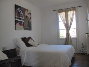 2 Schlafzimmer, Reisekinderbett, kostenloses WLAN, Bettwäsche