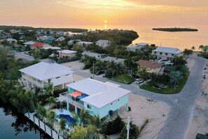 Exterior - P60 - 4 bedroom 4 bathroom home with pool and dockage. Amazing outside living space! (Marathon)