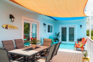 Outdoor dining - P60 - 4 bedroom 4 bathroom home with pool and dockage. Amazing outside living space! (Marathon)