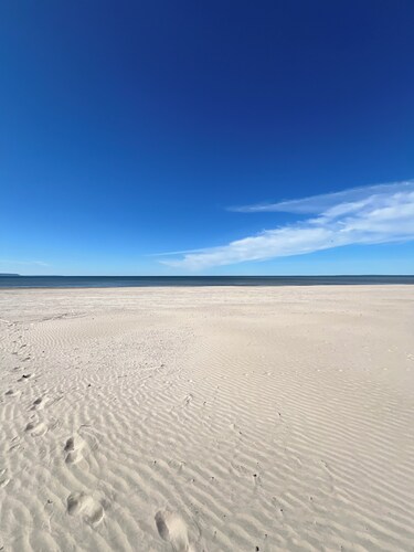BEACHFRONT COTTAGE IN WASAGA BEACH - SANDPIPER BEACH RESORT - COTTAGE # 4