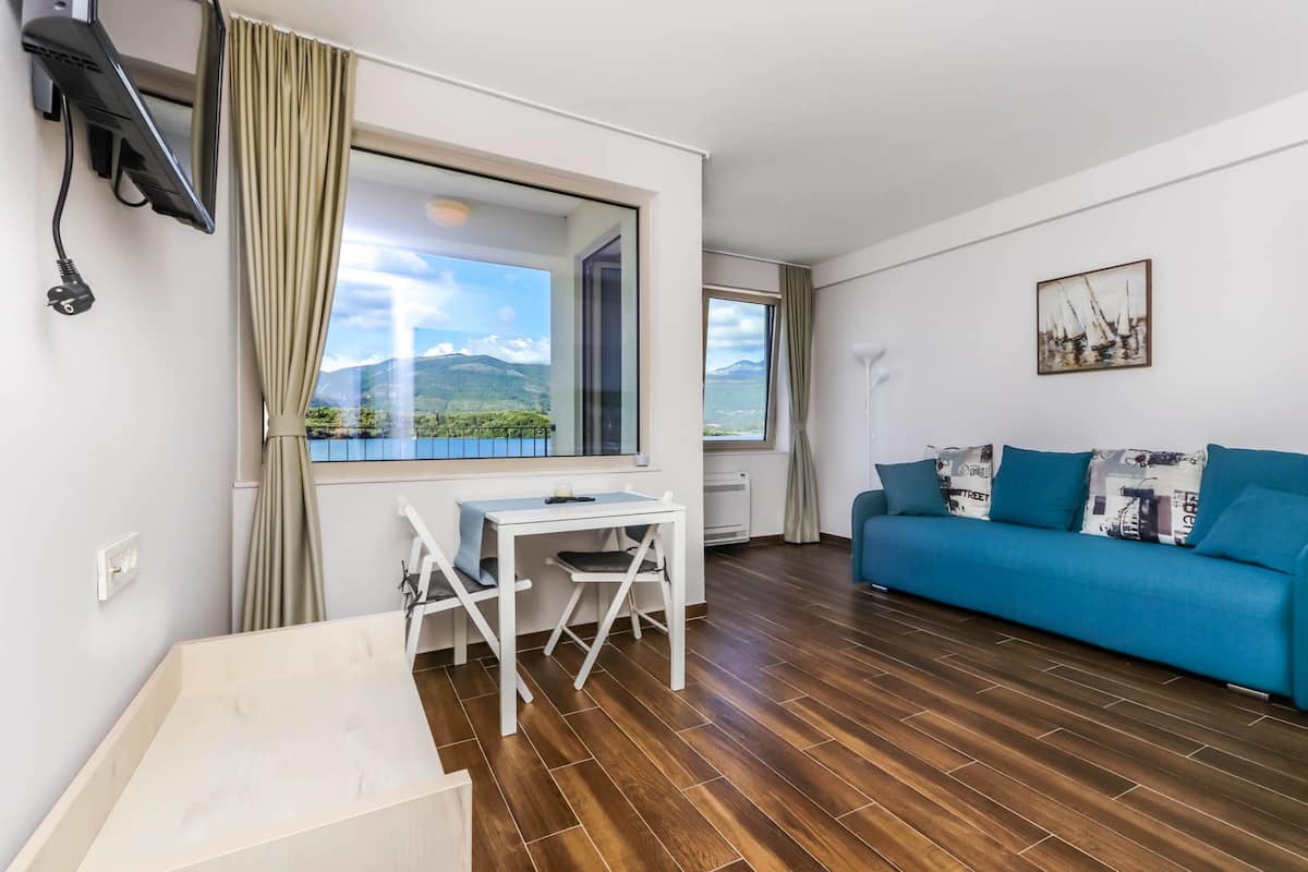 Studio Suite | Soundproofing, iron/ironing board, WiFi (free), bed sheets