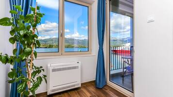 Exclusive Apartment | Soundproofing, iron/ironing board, free WiFi, bed sheets