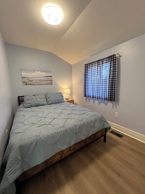 4 bedrooms, free WiFi - BEACHFRONT COTTAGE IN WASAGA BEACH - SANDPIPER BEACH RESORT - COTTAGE UNIT # 16 (Wasaga Beach)