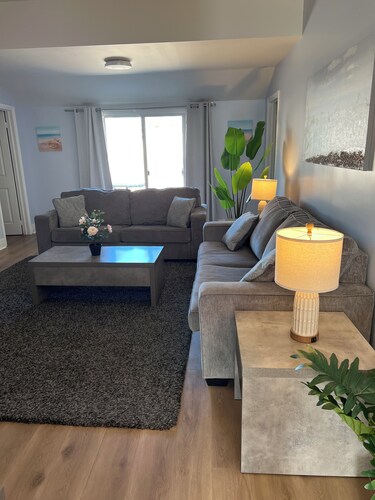 BEACHFRONT COTTAGE IN WASAGA BEACH - SANDPIPER BEACH RESORT - COTTAGE UNIT # 16