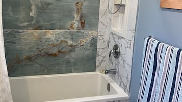 Ensemble baignoire-douche