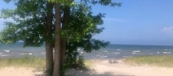 BEACHFRONT COTTAGE IN WASAGA BEACH - SANDPIPER BEACH RESORT - COTTAGE # 3