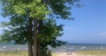 BEACHFRONT COTTAGE IN WASAGA BEACH - SANDPIPER BEACH RESORT - COTTAGE # 3