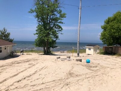 BEACHFRONT COTTAGE IN WASAGA BEACH - SANDPIPER BEACH RESORT - COTTAGE # 6