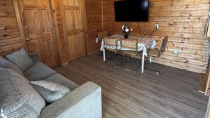 Living area - BEACHFRONT COTTAGE IN WASAGA BEACH - SANDPIPER BEACH RESORT - COTTAGE # 9 (Wasaga Beach)